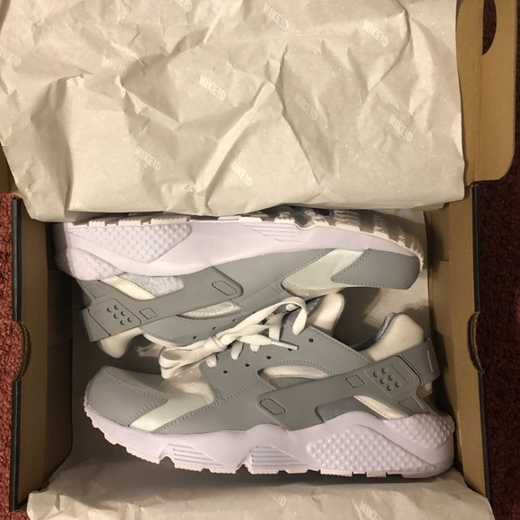 Nike Shoes - Nike Huaraches Size 10